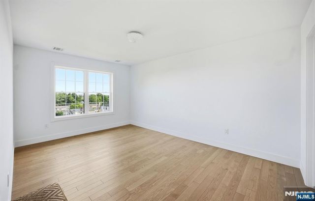 25 Mayfair Place, Clifton, NJ 07013