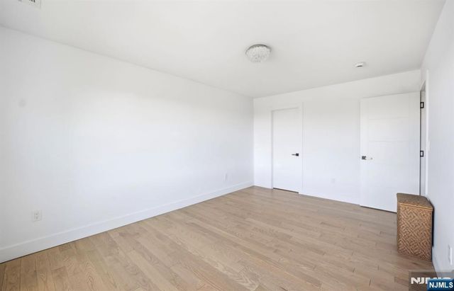 25 Mayfair Place, Clifton, NJ 07013
