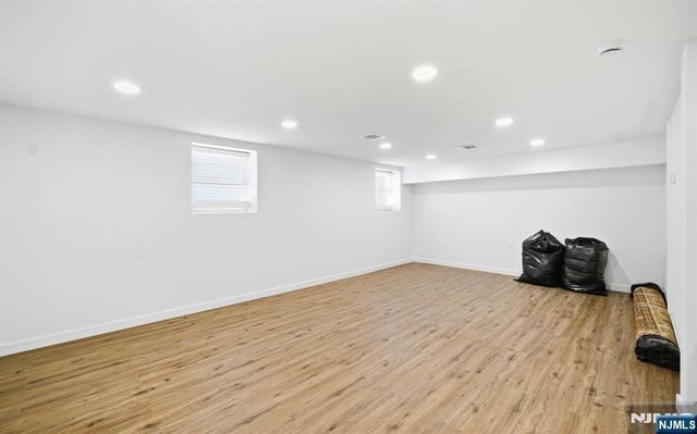 25 Mayfair Place, Clifton, NJ 07013