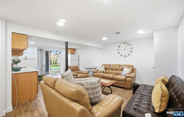 25 Mayfair Place, Clifton, NJ 07013