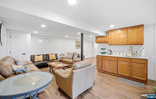 25 Mayfair Place, Clifton, NJ 07013