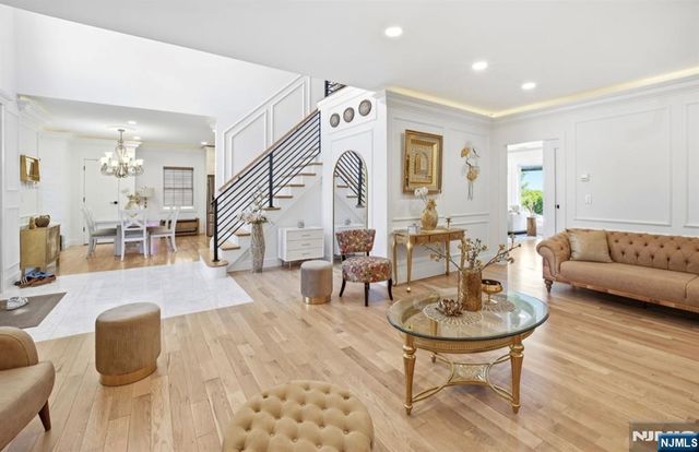 25 Mayfair Place, Clifton, NJ 07013