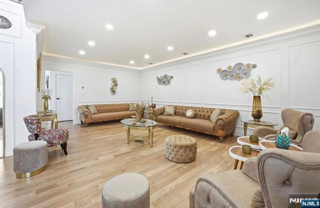 25 Mayfair Place, Clifton, NJ 07013