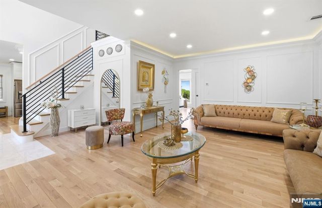 25 Mayfair Place, Clifton, NJ 07013