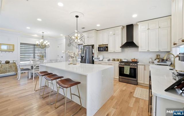 25 Mayfair Place, Clifton, NJ 07013