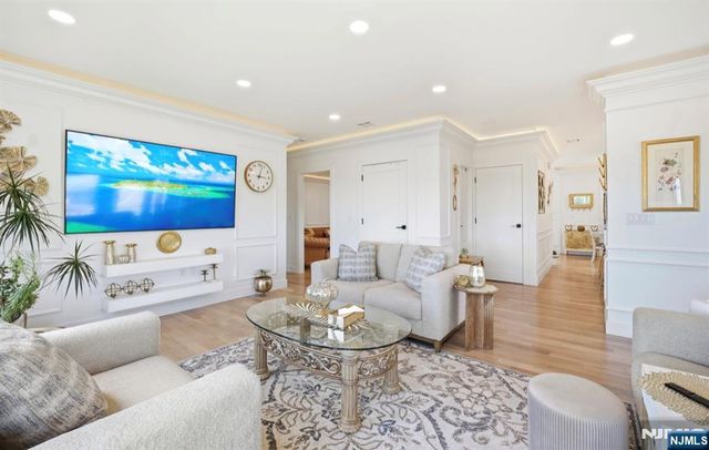 25 Mayfair Place, Clifton, NJ 07013