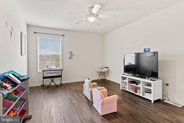 25 PARKVIEW DR, Carlisle, PA 17013