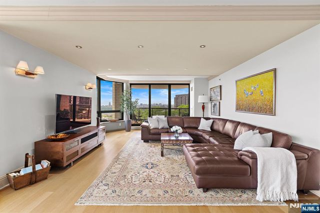 900 Palisade Avenue 6G, Fort Lee, NJ 07024