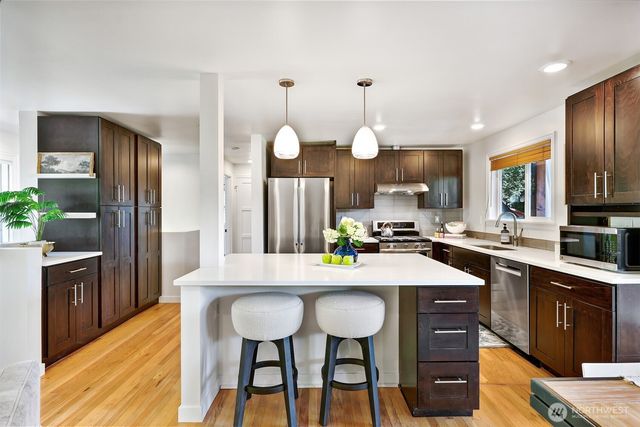 8018 40th Avenue NE, Seattle, WA 98115