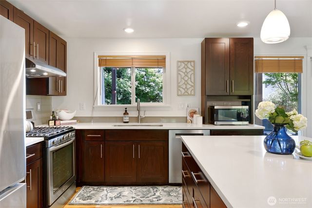 8018 40th Avenue NE, Seattle, WA 98115