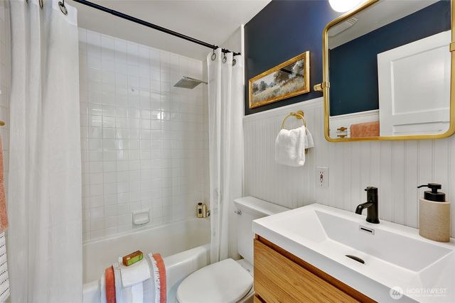 8018 40th Avenue NE, Seattle, WA 98115