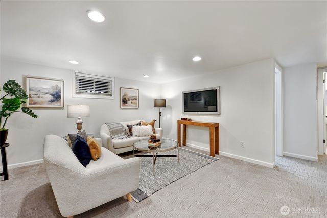 8018 40th Avenue NE, Seattle, WA 98115