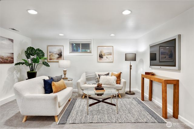 8018 40th Avenue NE, Seattle, WA 98115