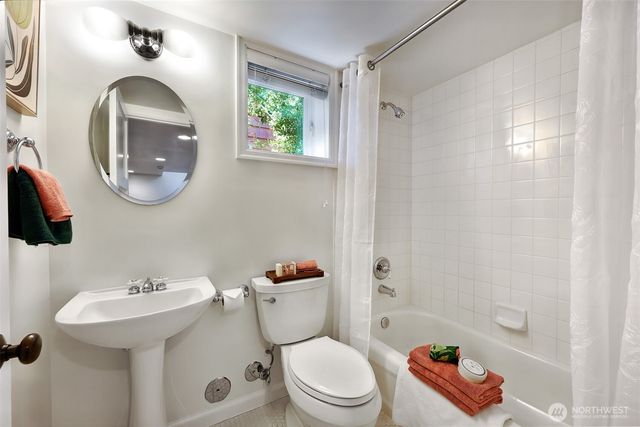 8018 40th Avenue NE, Seattle, WA 98115