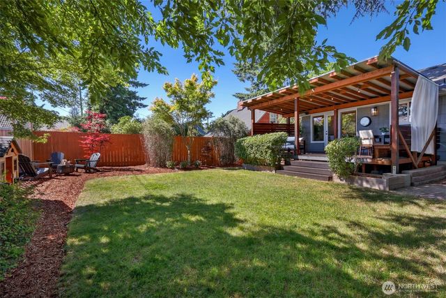 8018 40th Avenue NE, Seattle, WA 98115