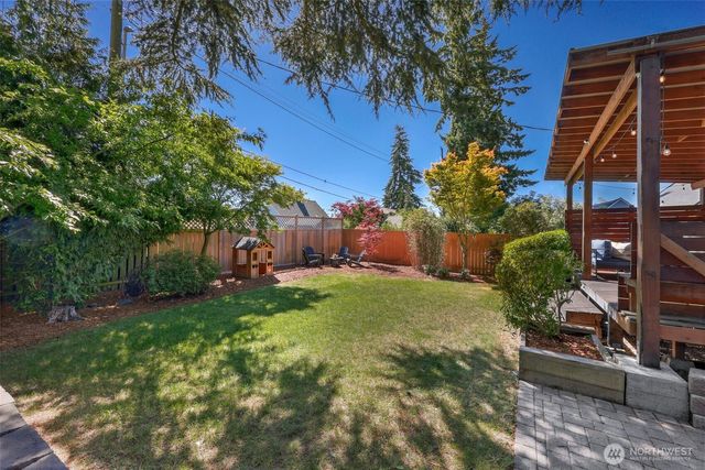8018 40th Avenue NE, Seattle, WA 98115