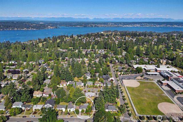 8018 40th Avenue NE, Seattle, WA 98115