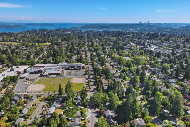 8018 40th Avenue NE, Seattle, WA 98115