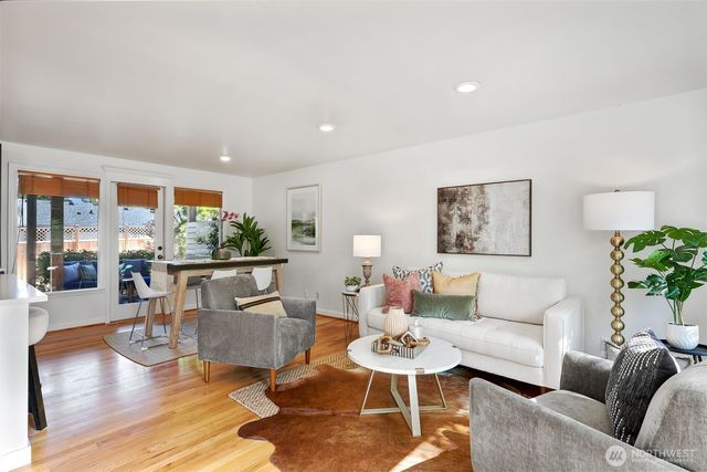 8018 40th Avenue NE, Seattle, WA 98115
