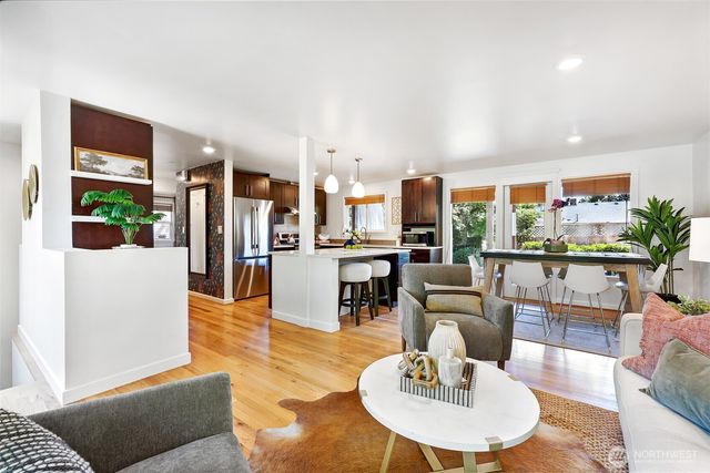 8018 40th Avenue NE, Seattle, WA 98115