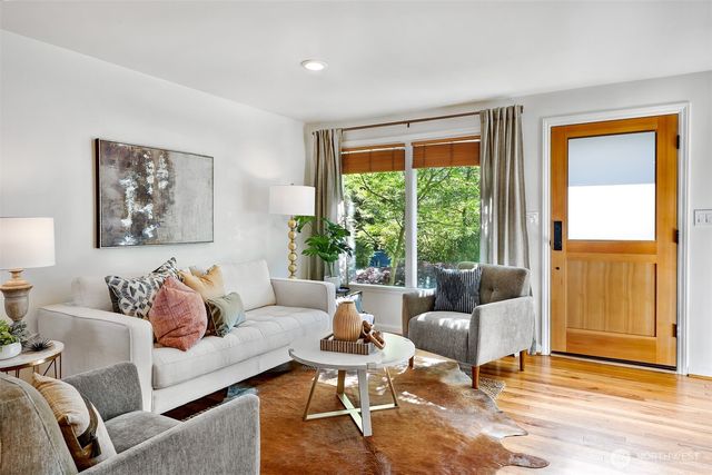 8018 40th Avenue NE, Seattle, WA 98115
