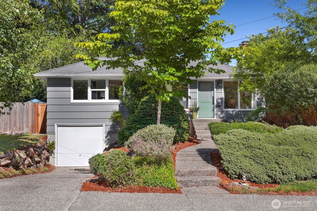 8018 40th Avenue NE, Seattle, WA 98115