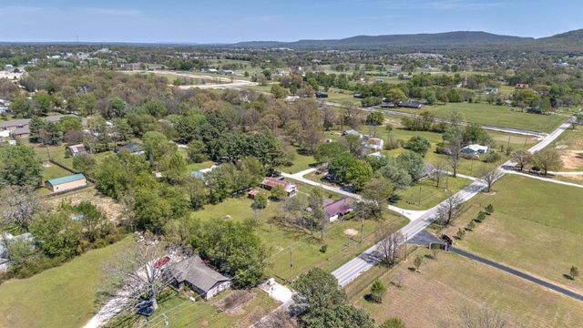 10811 Brady Road, Prairie Grove, AR 75753
