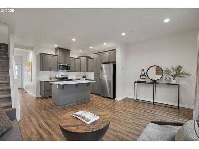 2830 22nd Ave 10, Forest Grove, OR 97116