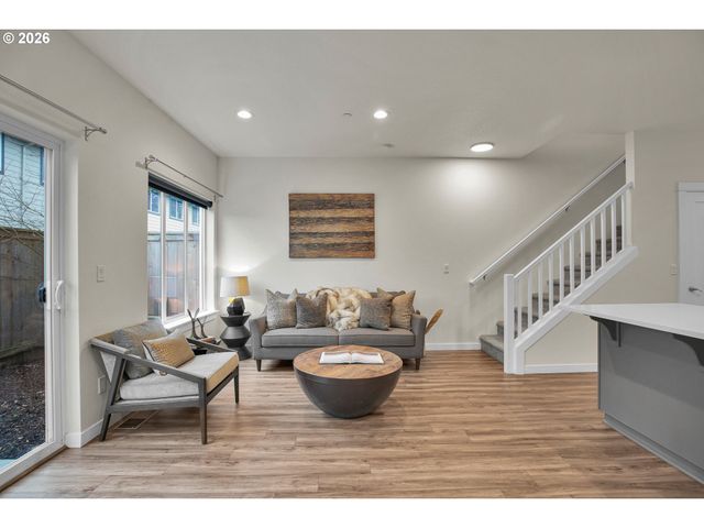 2830 22nd Ave 10, Forest Grove, OR 97116