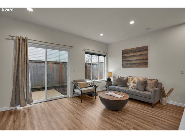 2830 22nd Ave 10, Forest Grove, OR 97116