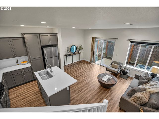 2830 22nd Ave 10, Forest Grove, OR 97116