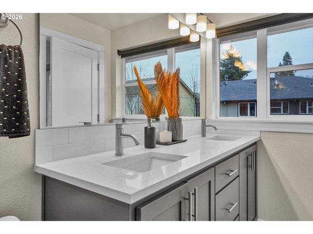 2830 22nd Ave 10, Forest Grove, OR 97116