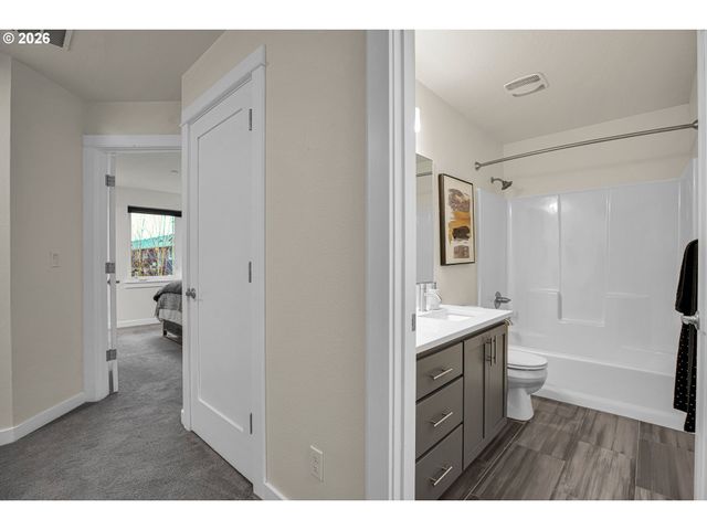 2830 22nd Ave 10, Forest Grove, OR 97116