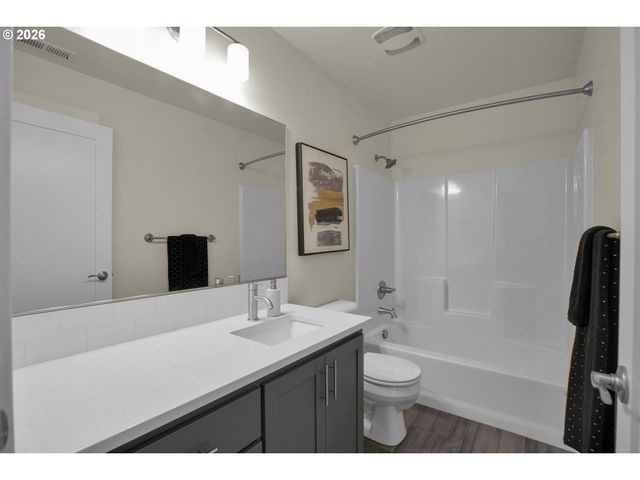 2830 22nd Ave 10, Forest Grove, OR 97116