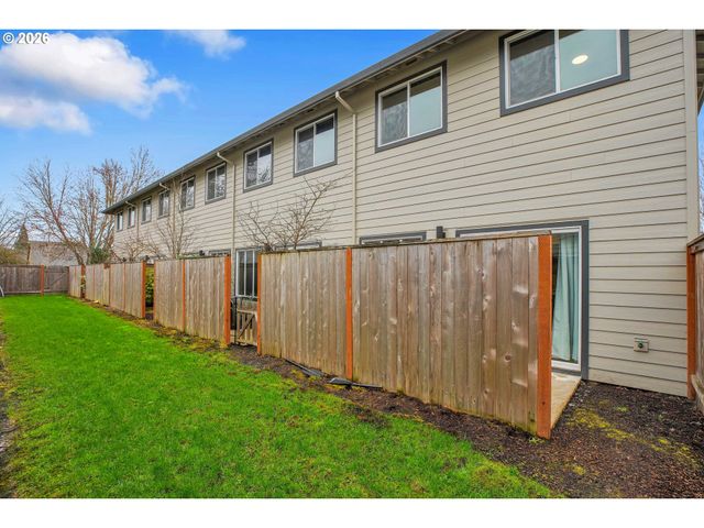2830 22nd Ave 10, Forest Grove, OR 97116