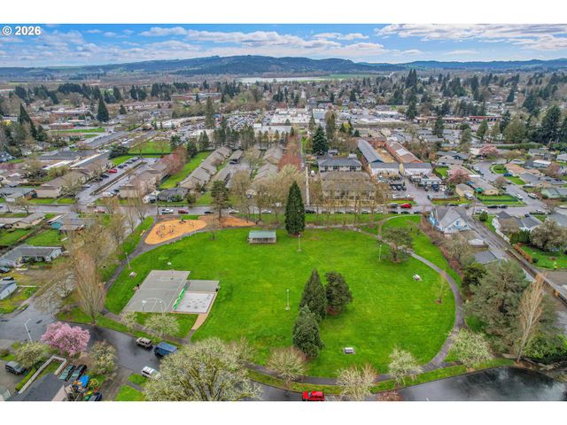 2830 22nd Ave 10, Forest Grove, OR 97116