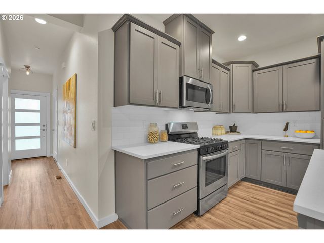 2830 22nd Ave 10, Forest Grove, OR 97116