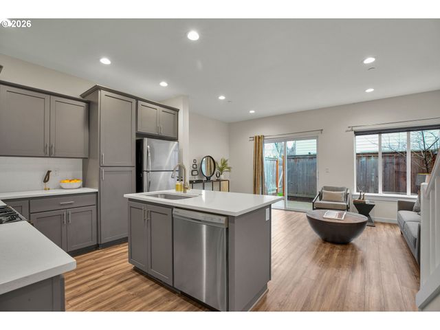 2830 22nd Ave 10, Forest Grove, OR 97116