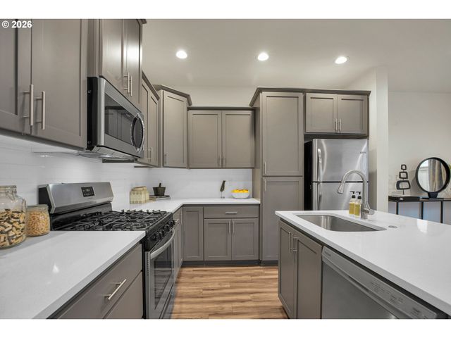 2830 22nd Ave 10, Forest Grove, OR 97116