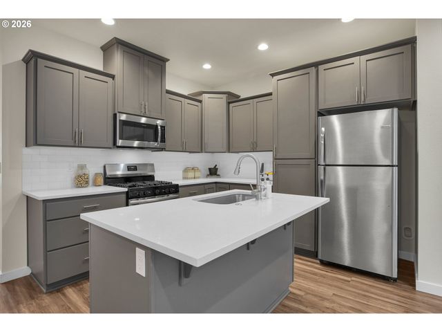 2830 22nd Ave 10, Forest Grove, OR 97116