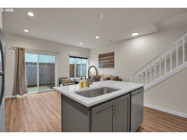 2830 22nd Ave 10, Forest Grove, OR 97116