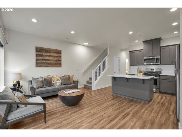 2830 22nd Ave 10, Forest Grove, OR 97116