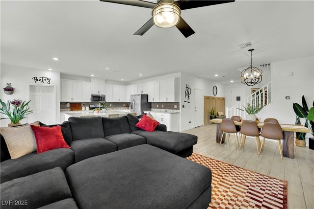 8142 Skye Plum Street, Las Vegas, NV 89166