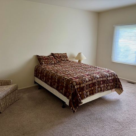 1036 N Pine Tree Circle, Buffalo Grove, IL 60089