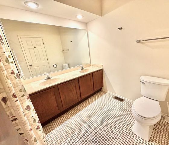 1036 N Pine Tree Circle, Buffalo Grove, IL 60089
