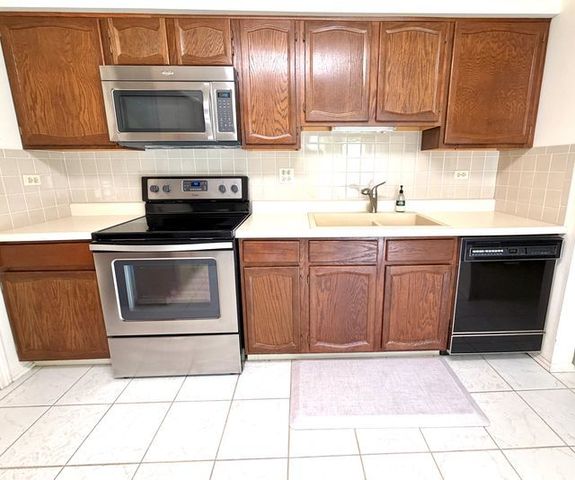 1036 N Pine Tree Circle, Buffalo Grove, IL 60089