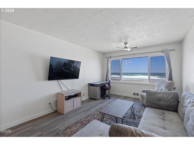 145 Nw INLET Ave, Lincoln City, OR 97367