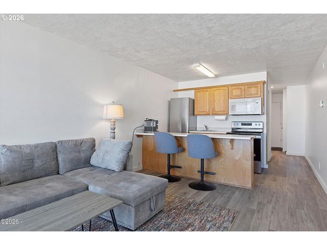 145 Nw INLET Ave, Lincoln City, OR 97367