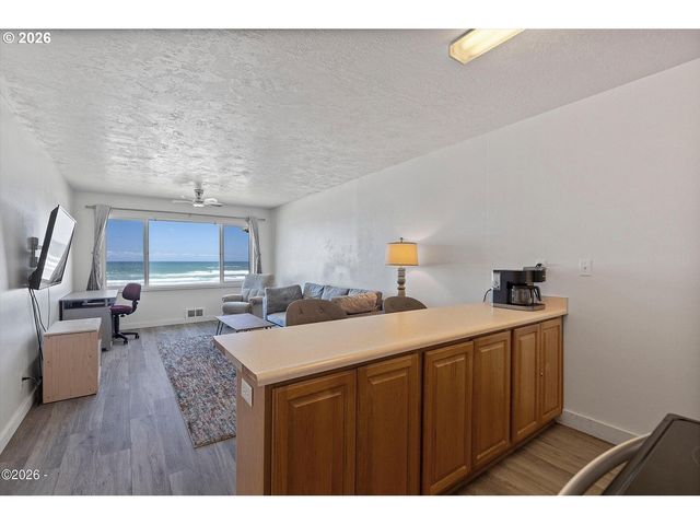 145 Nw INLET Ave, Lincoln City, OR 97367