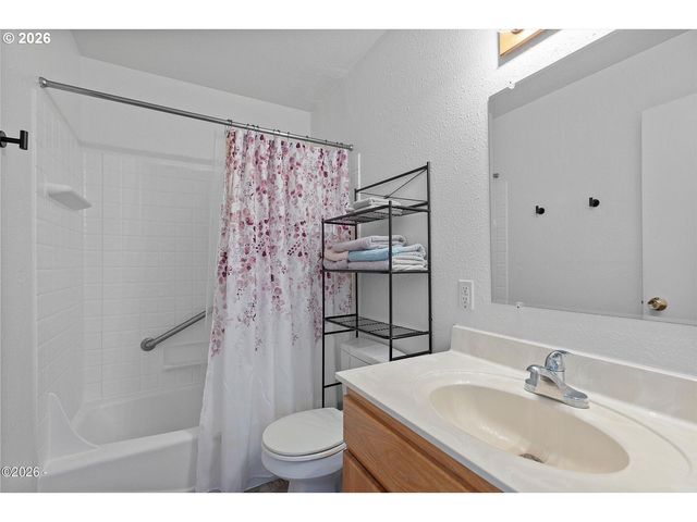145 Nw INLET Ave, Lincoln City, OR 97367